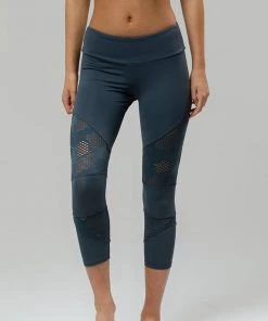 Onzie Honeycomb Cut Out Capri Legging