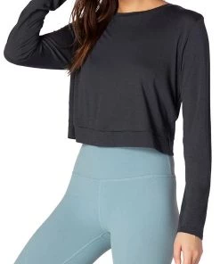 Beyond Yoga Back Out Reversible Cropped Pullover Black